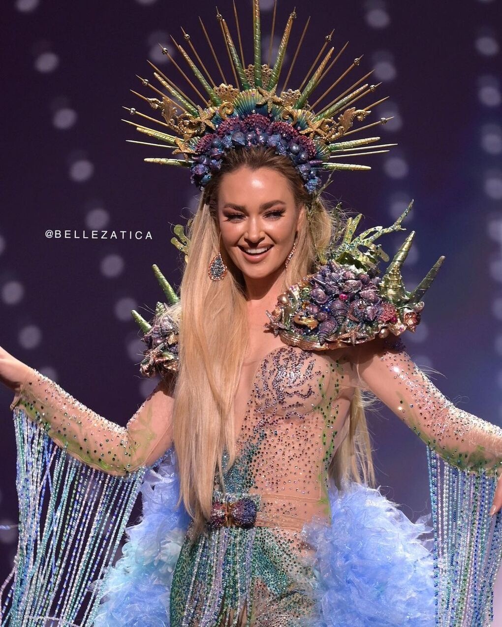 trang phuc dan toc Miss Universe anh 16