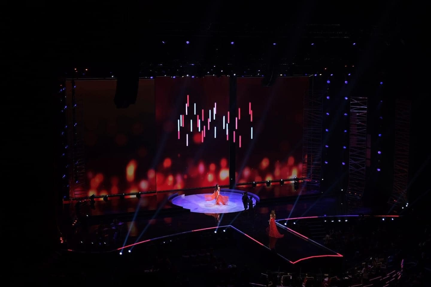 khanh van tai miss universe anh 2