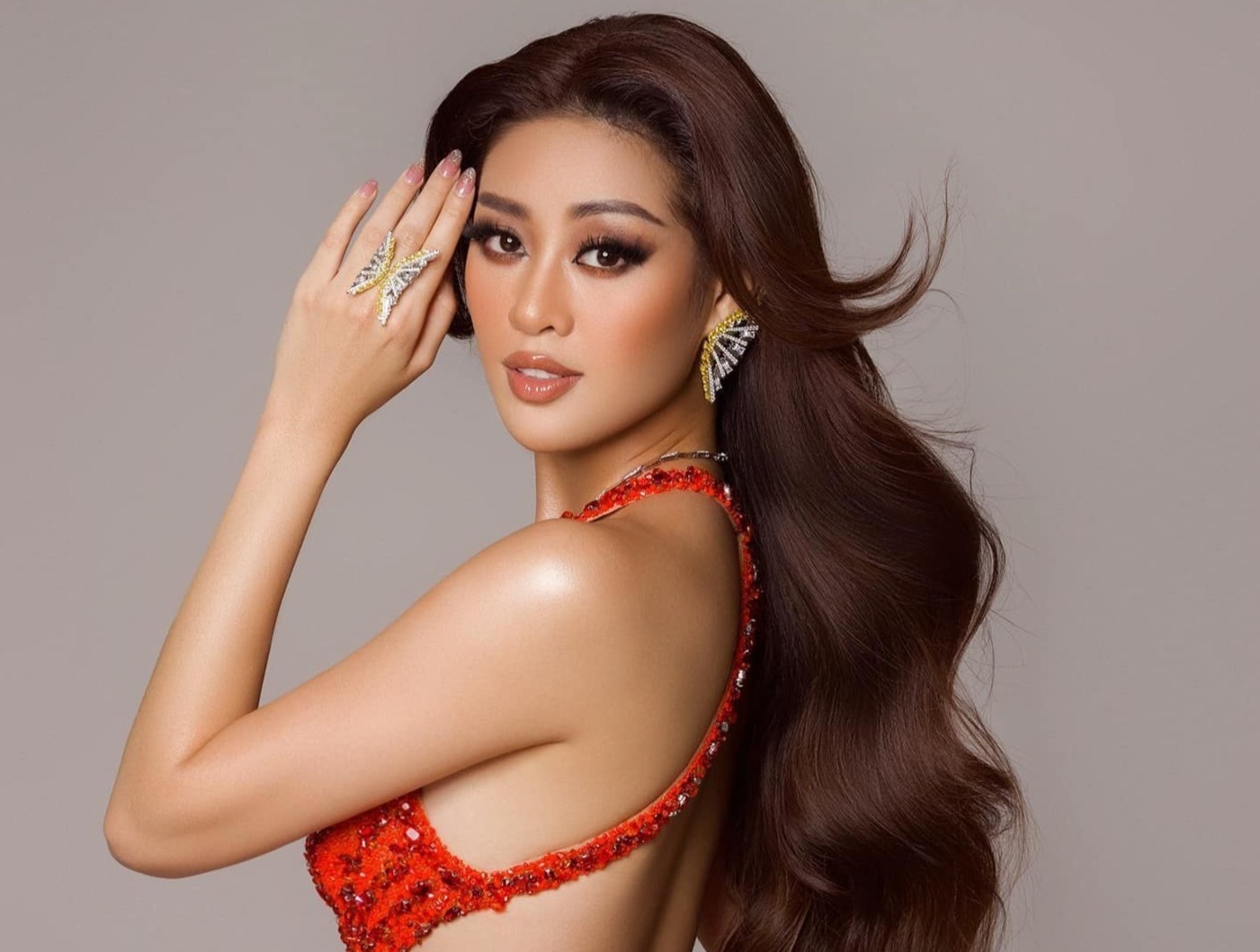 Hanh trinh thoi trang cua Khanh Van tai Miss Universe hinh anh