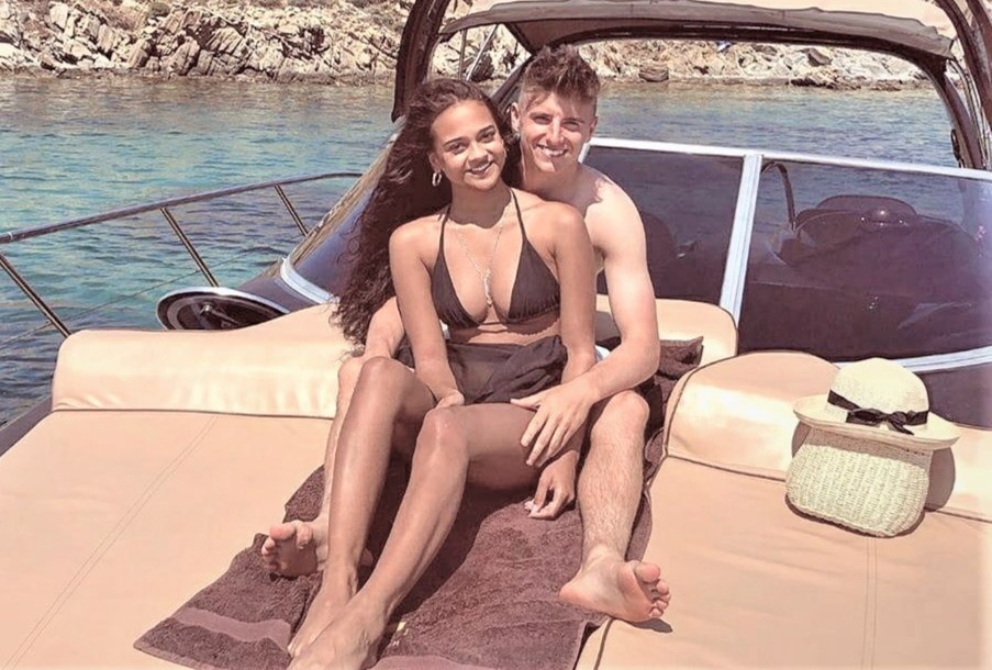 Dan nguoi mau dang hen ho voi cau thu Euro 2020 hinh anh