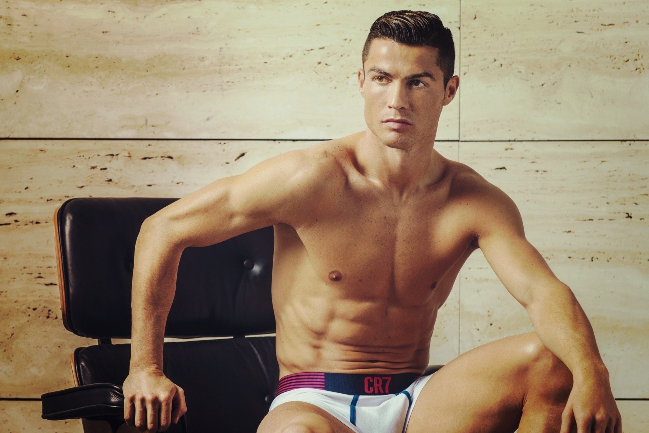 Ronaldo va dan sao bong da gay an tuong khi lam nguoi mau hinh anh