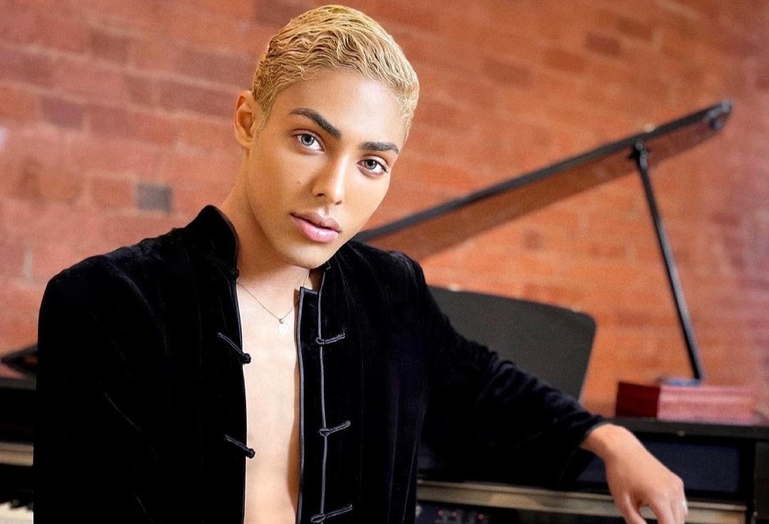 Chang trai chinh sua sac dep de tim tinh yeu hinh anh