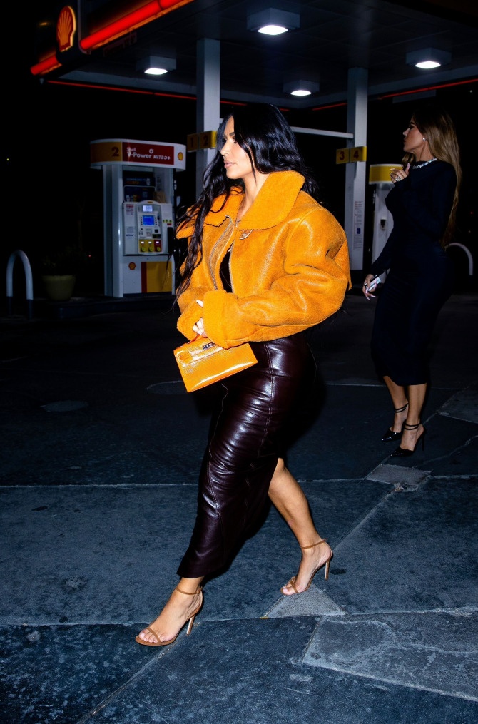 kim kardashian mặc yeezy ảnh 2 kim kardashian mac yeezy anh 2