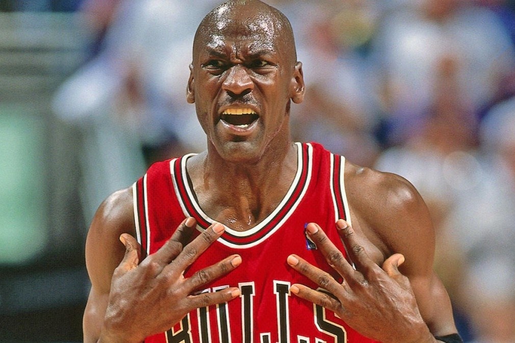 Ban dau gia giay Michael Jordan chua tung di hinh anh