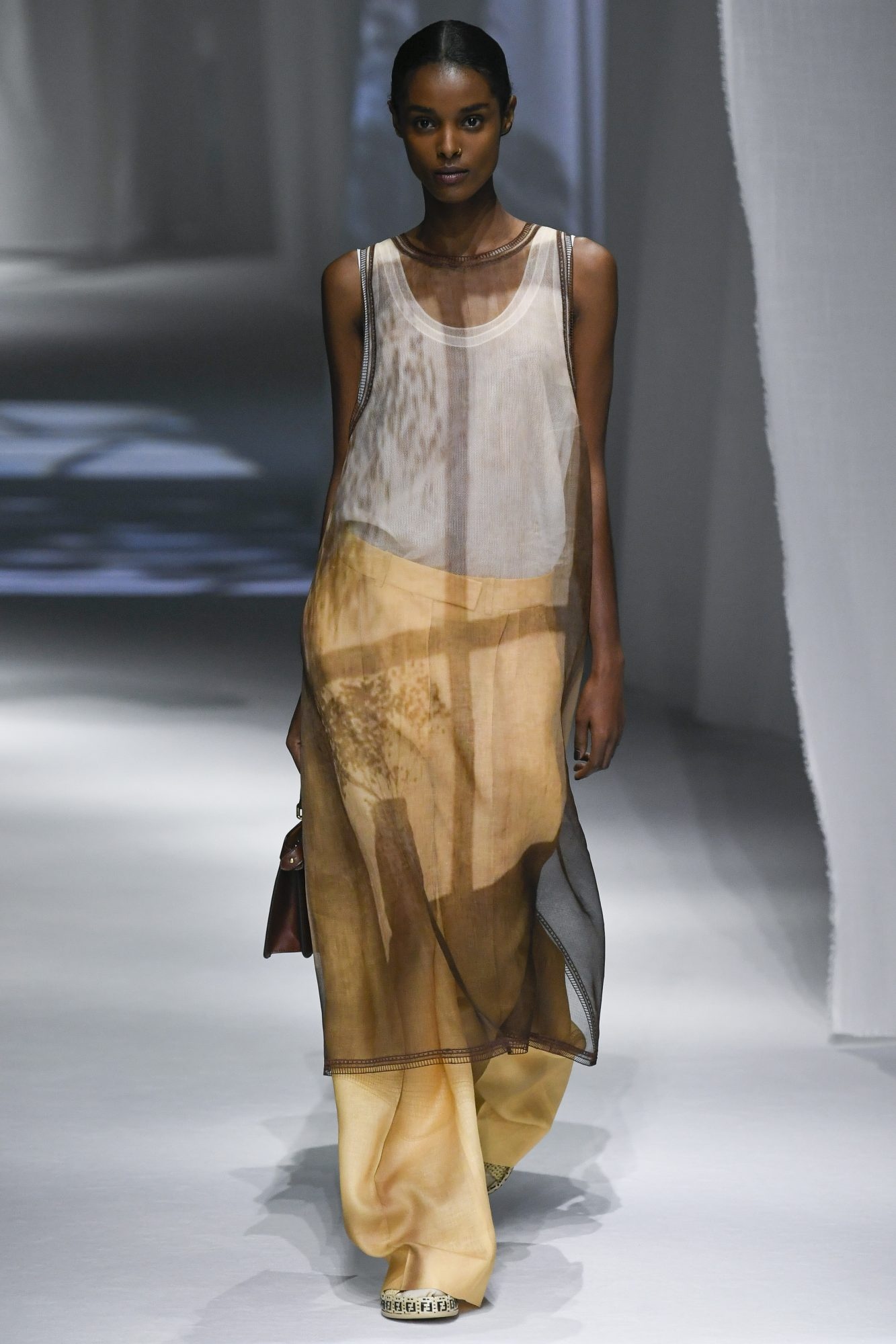 mặc váy với quần ảnh 4 mac vay voi quan anh 4