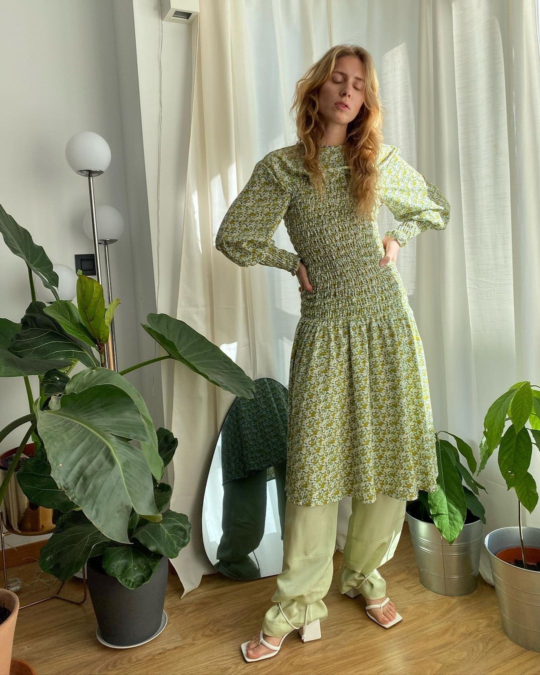 mặc váy với quần ảnh 9 mac vay voi quan anh 9