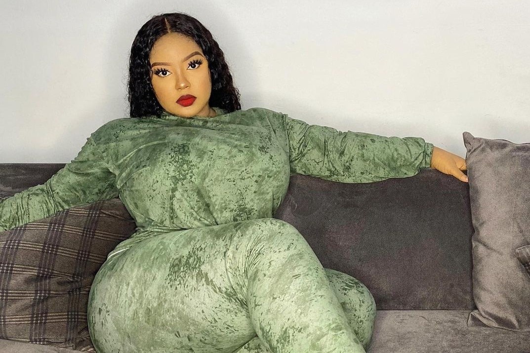 Co gai noi tieng voi thoi trang ngoai co hinh anh