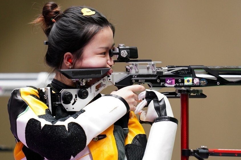Kep toc vit vang giong nu xa thu Olympic duoc san lung hinh anh