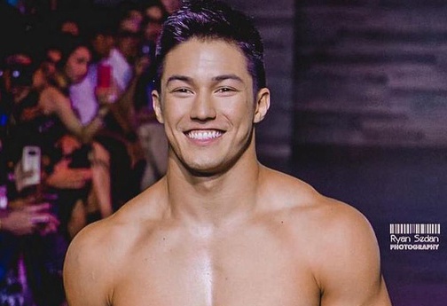 Phong cach van dong vien co nu cuoi toa nang o Olympic Tokyo hinh anh