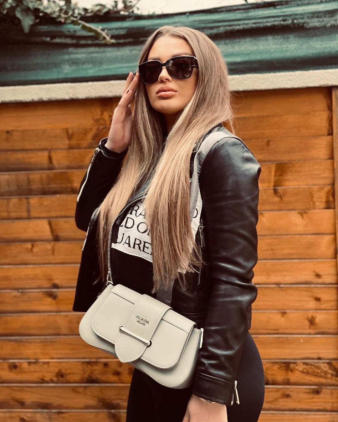 ban gai cau thu anh 10