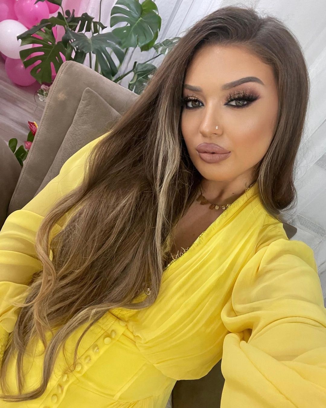 ban gai cau thu anh 9