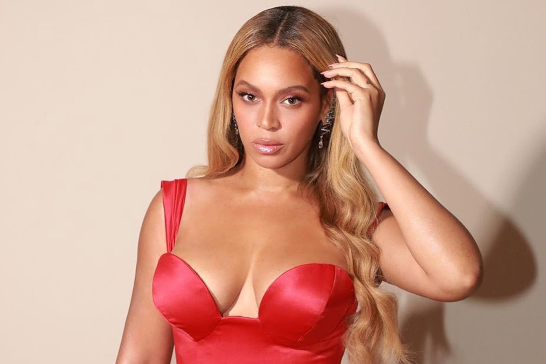 Beyonce soc vi deo vien 'kim cuong mau' hinh anh