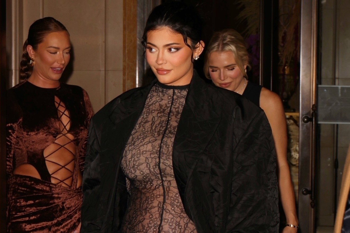 Kylie Jenner mac goi cam khi mang thai lan hai hinh anh