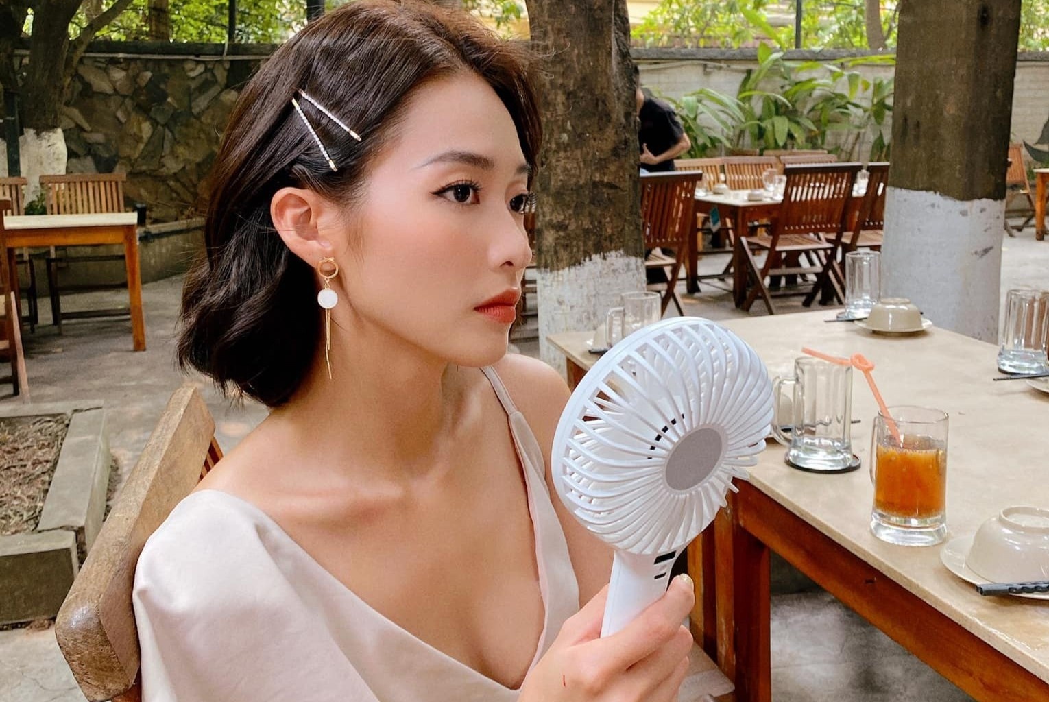 Phong cach nhan vat nu chinh trong '11 thang 5 ngay' hinh anh