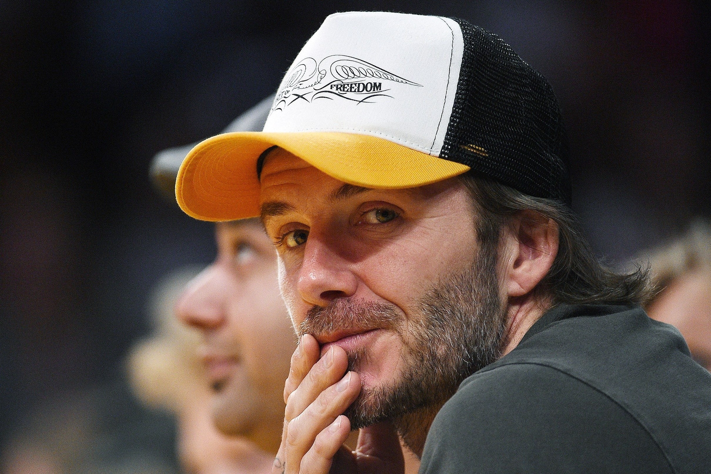 Dai dich dua mu trucker tro lai duong dua thoi trang hinh anh