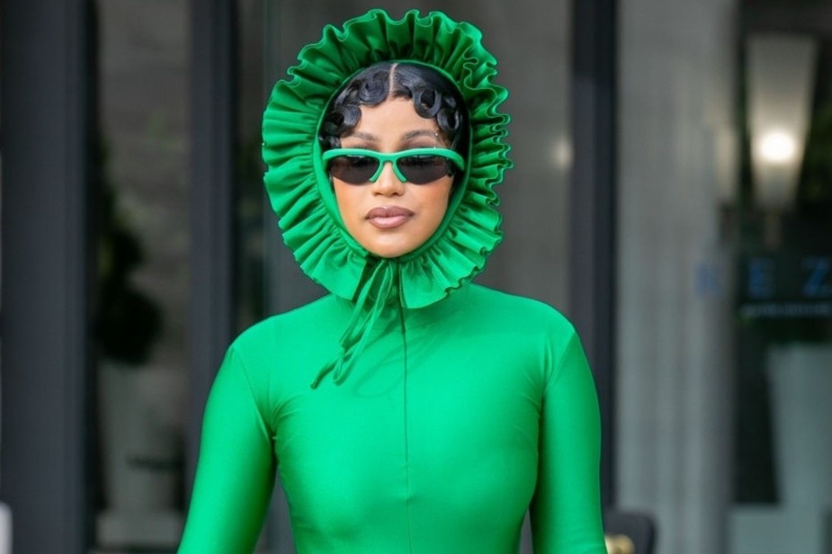 Nu ca si pha vo moi rao can thoi trang hinh anh