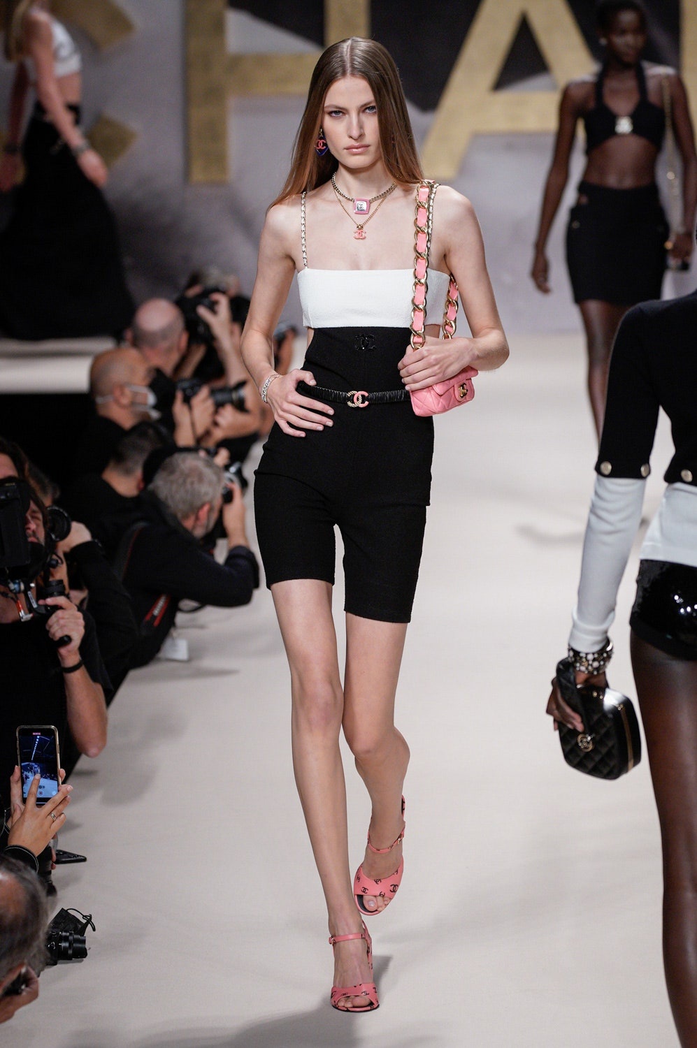 jennie o show chanel anh 15