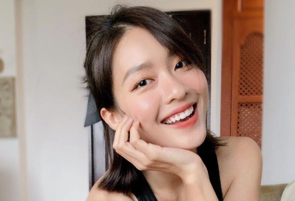 Cach Kha Ngan va cac dien vien cham soc da khi trang diem nhieu hinh anh