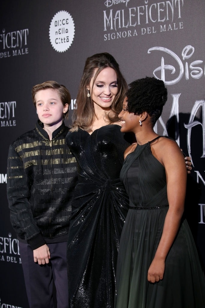 con gai Angelina Jolie anh 12