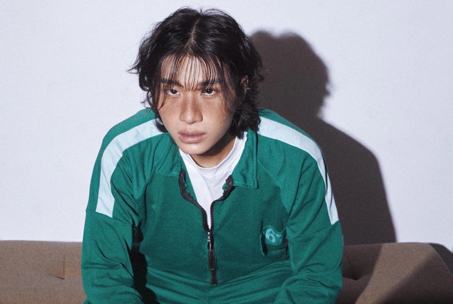 Stylist Viet trang diem giong nu chinh 'Squid Game' hinh anh