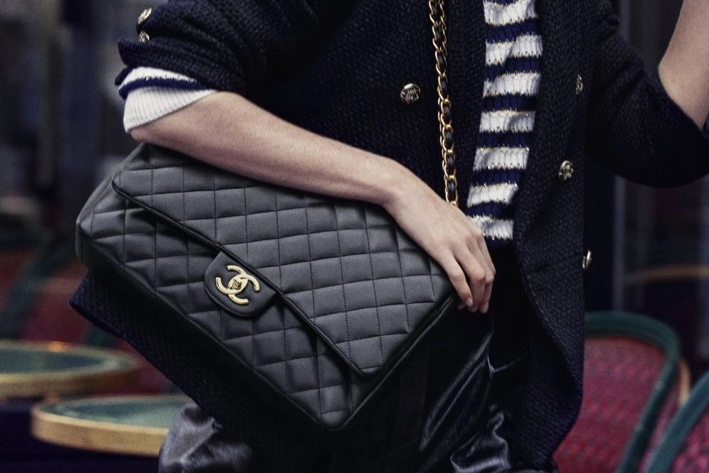 Tui Chanel tiep tuc tang gia hinh anh