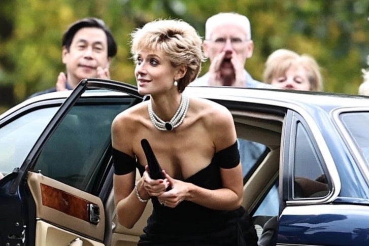 Dien vien mac vay giong Cong nuong Diana hinh anh