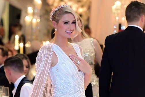 Bon bo vay cuoi cua Paris Hilton hinh anh