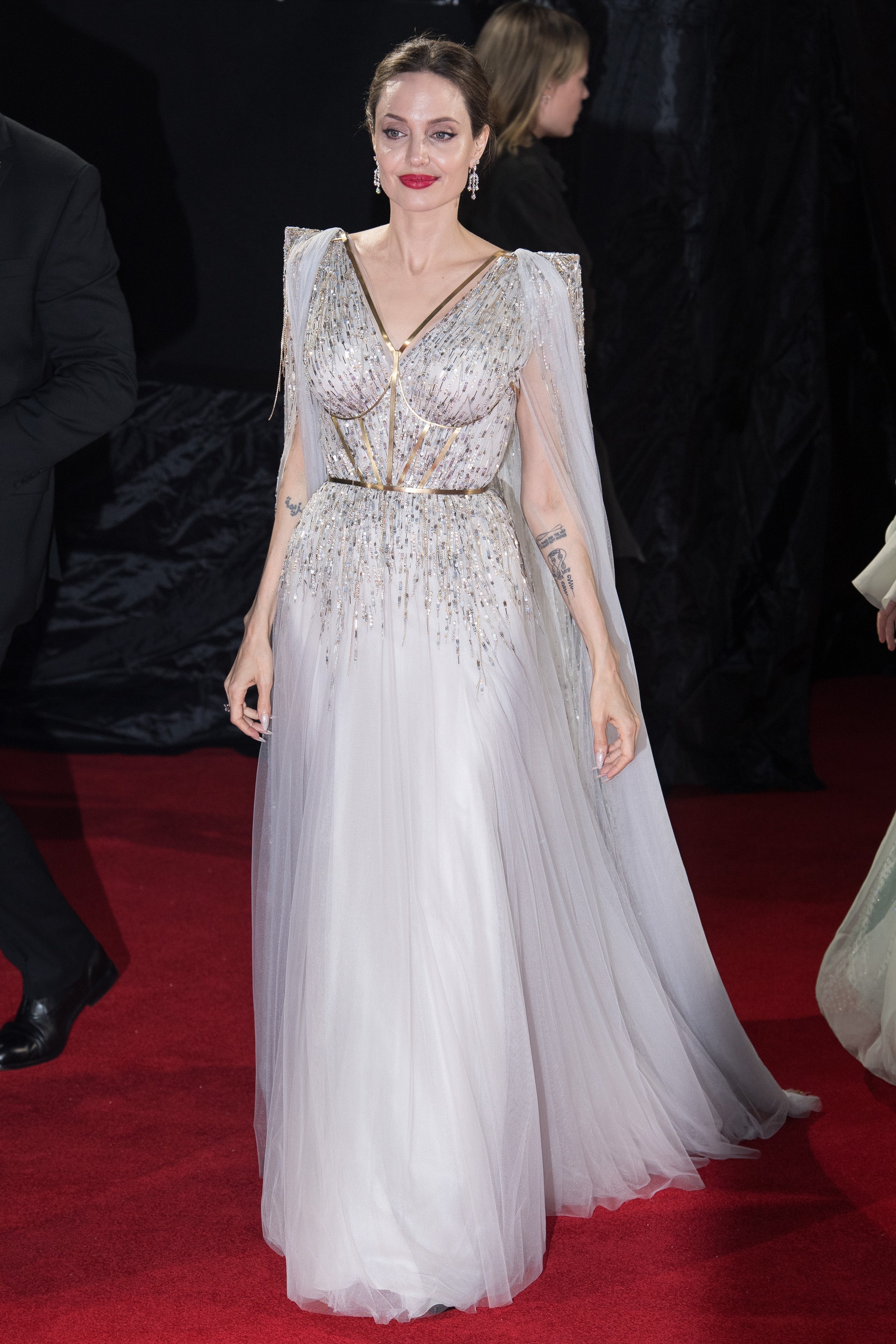 thoi trang tham do cua Angelina Jolie anh 24