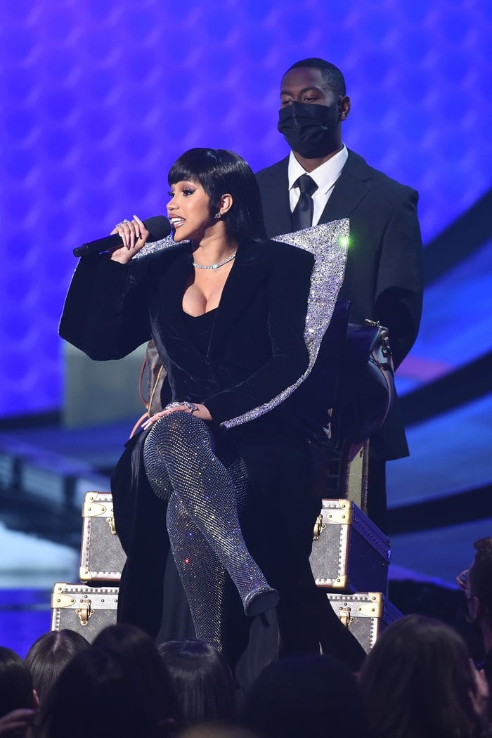 Cardi B deo mat na anh 11