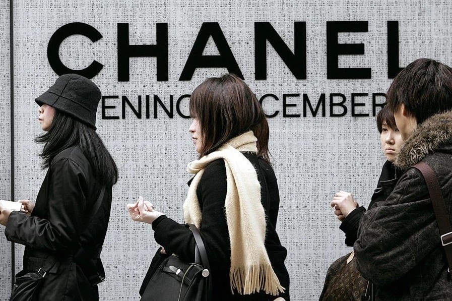 Ly do Chanel tang gia lai cang nhieu nguoi mua hinh anh