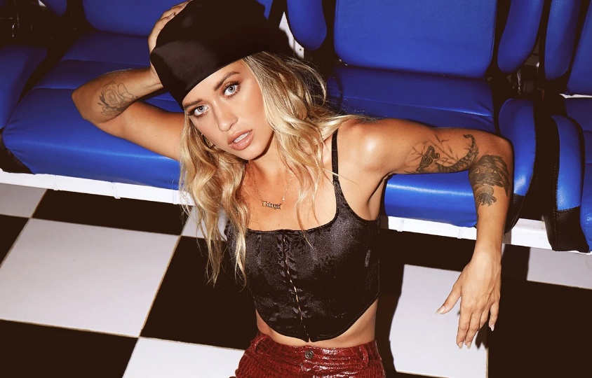 Thoi trang 40 nam truoc tro lai hinh anh