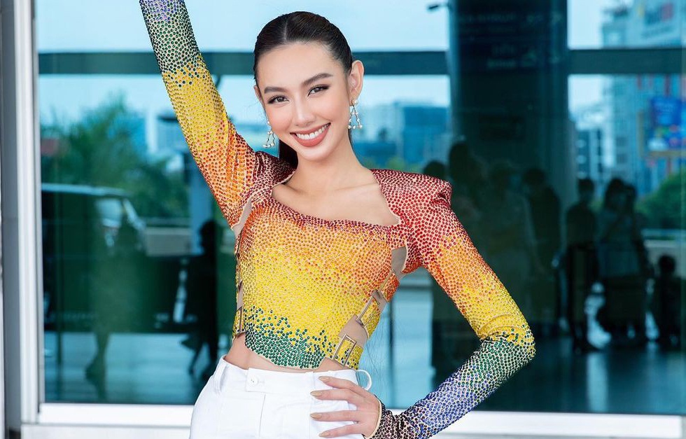 Nguoi dung sau nhung bo vay cat xe cua tan Hoa hau Hoa binh hinh anh