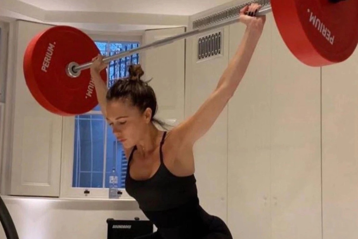 Victoria Beckham tap ta de giu dang hinh anh