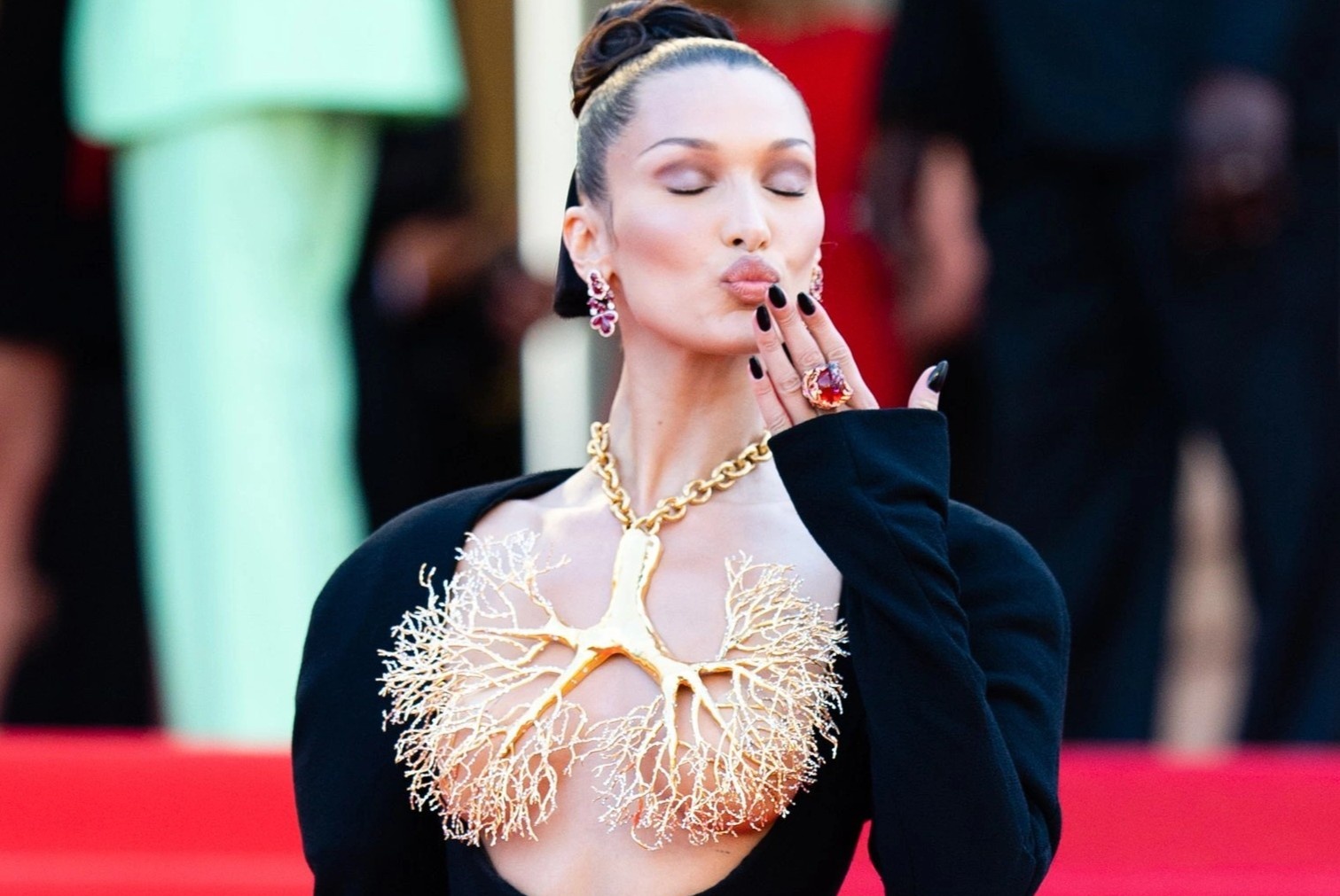 Khoanh khac thoi trang an tuong nhat nam 2021 hinh anh