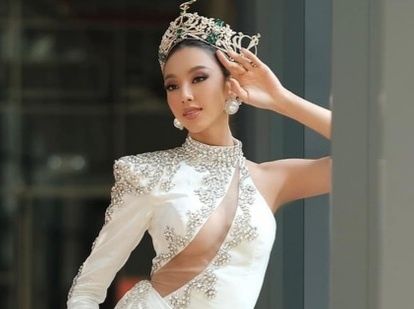 30 bo vay duoc gui sang Thai Lan cho Thuy Tien sau dang quang hinh anh