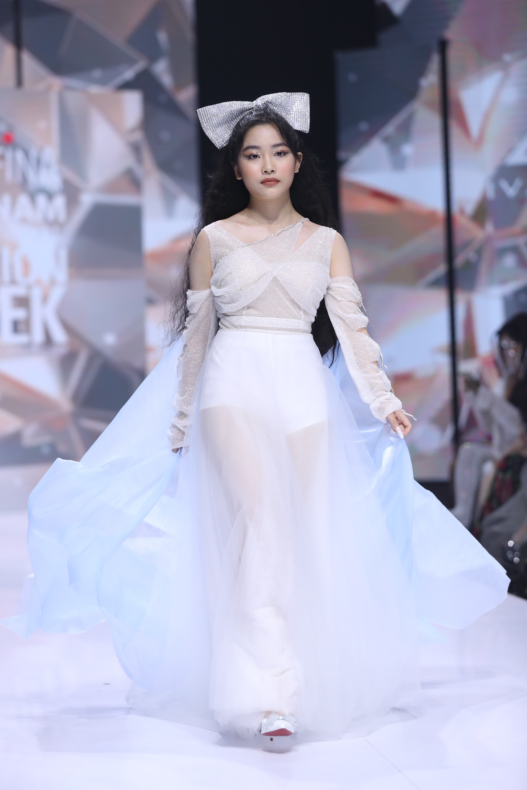 hoa hau khanh van anh 14