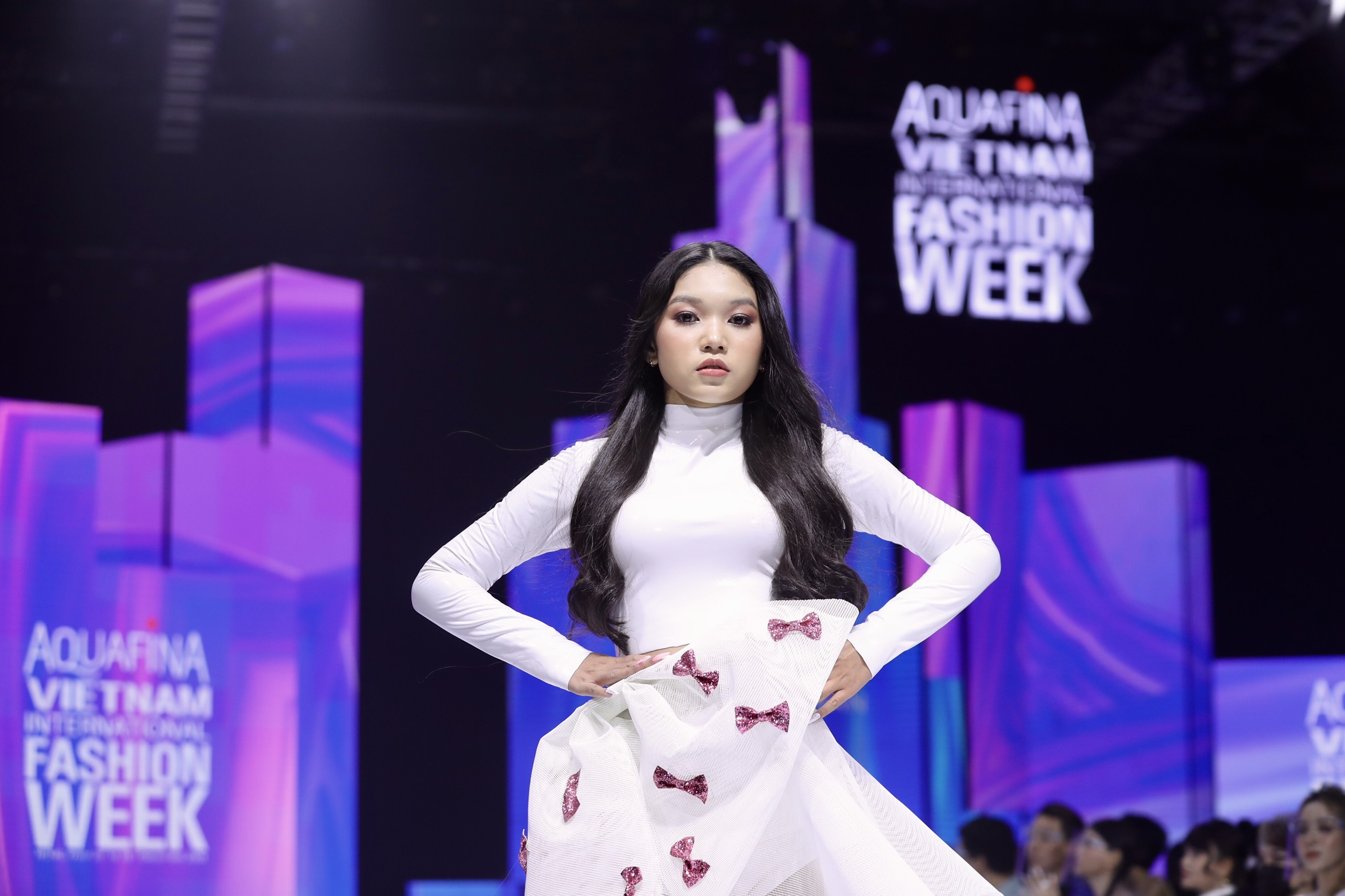 hoa hau khanh van anh 16