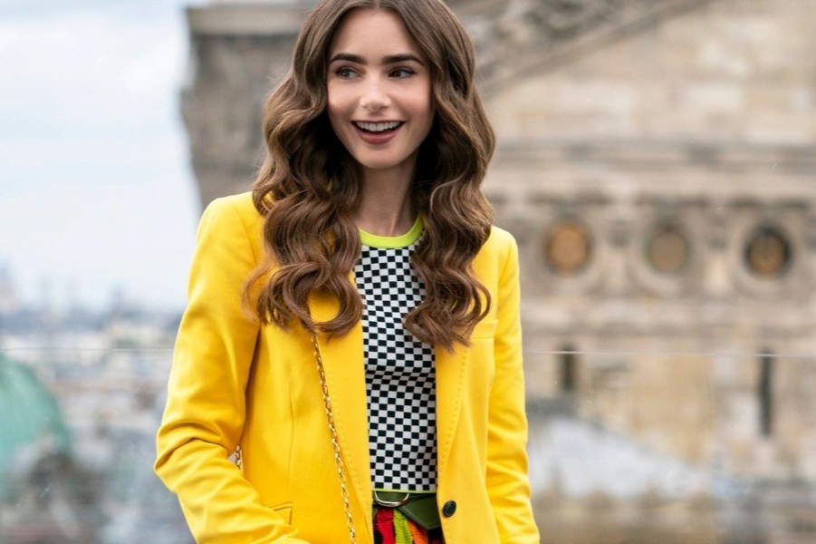 'Emily in Paris' phan 2 tiep tuc bop meo thoi trang Phap? hinh anh