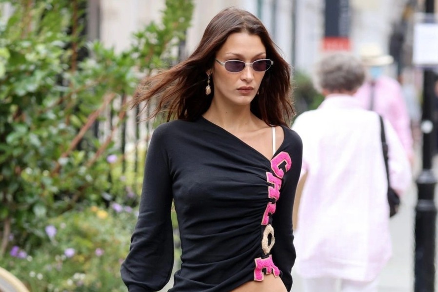 Nguoi noi tieng lang xe thoi trang ben vung hinh anh