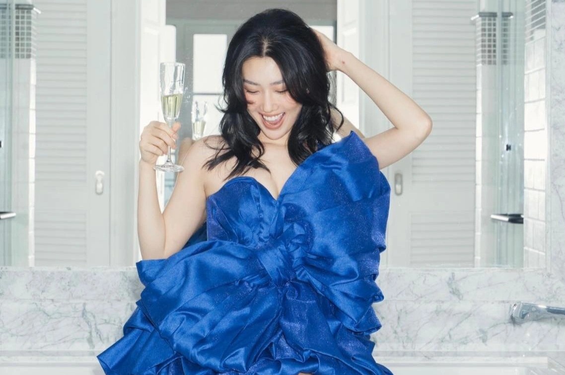 Thoi trang sao Viet ngay dau nam hinh anh