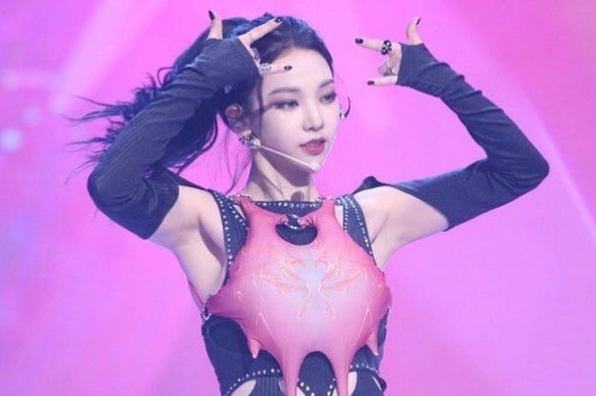 Nhom nhac aespa mac trang phuc cua nha thiet ke Viet hinh anh