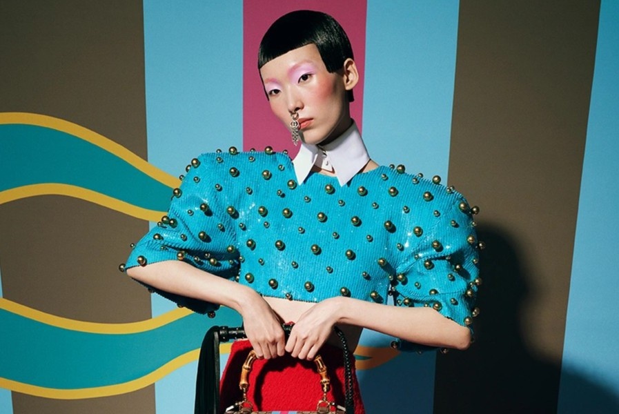 Gucci gay tranh cai voi buc anh nguoi mau cam roi da hinh anh