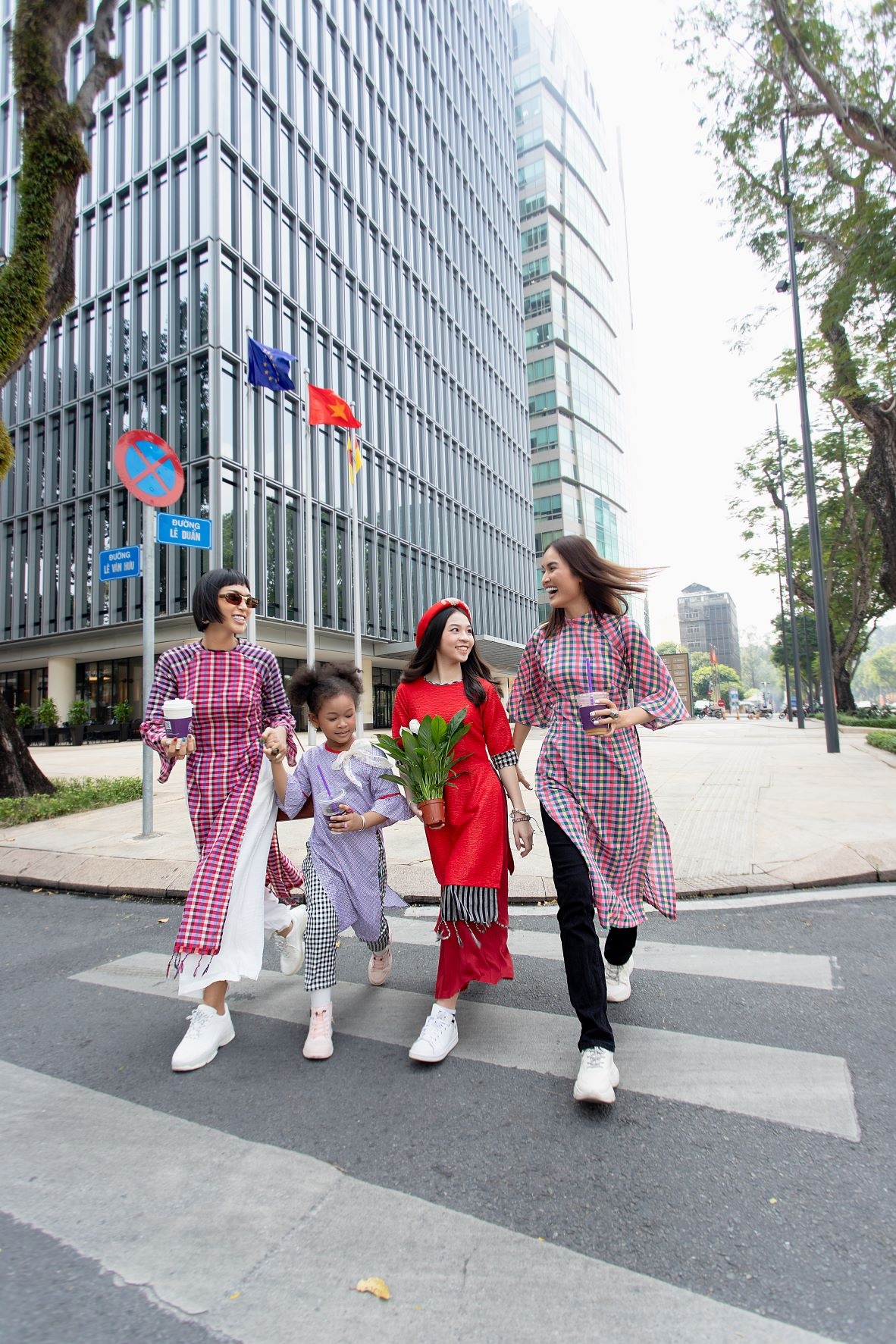 cach mac ao dai dep anh 6