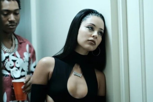 Vay khoet lo va nhung thiet ke duoc san lung nhat 'Euphoria' hinh anh