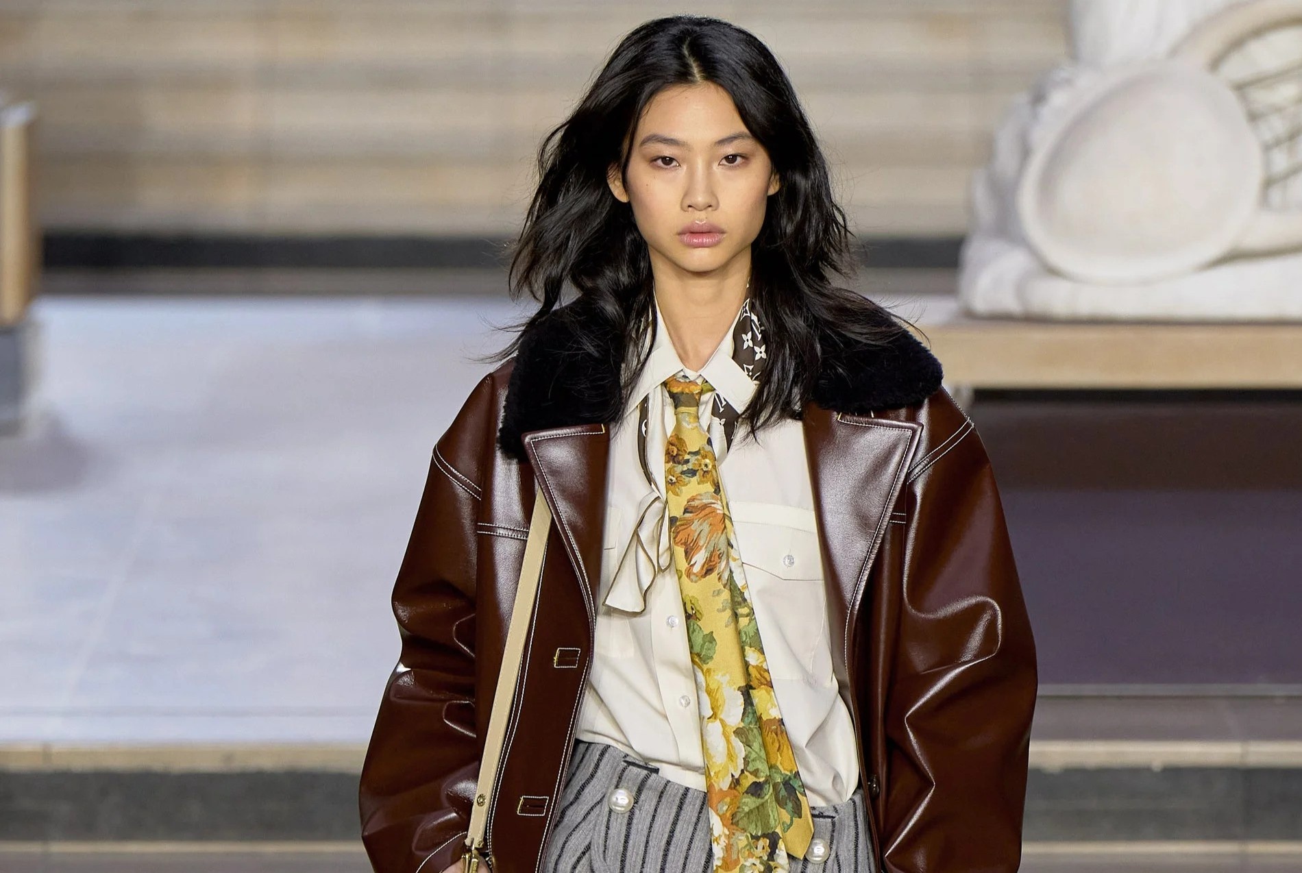 Dien vien 'Squid Game' catwalk mo man show Louis Vuitton hinh anh