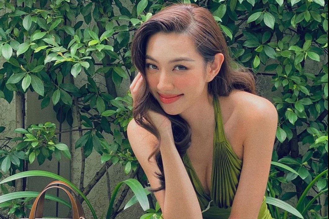 Chuyen lo trang phuc cho Thuy Tien di chau My hinh anh