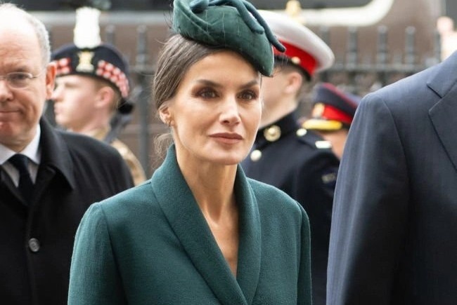 Phong cach cua hoang hau Tay Ban Nha hinh anh