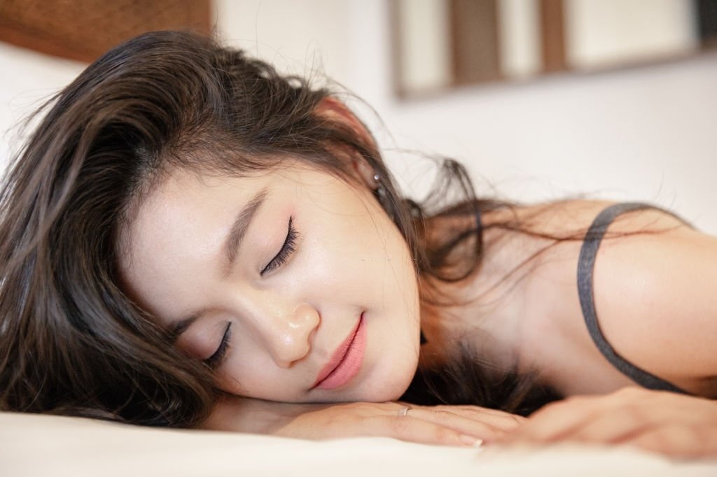 Cach chon do khi ngu vao mua he de khong thay nong hinh anh