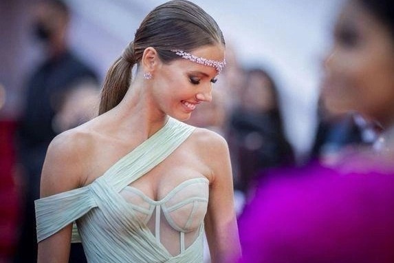 Minh tinh mac dep tren tham do Cannes 2022 hinh anh