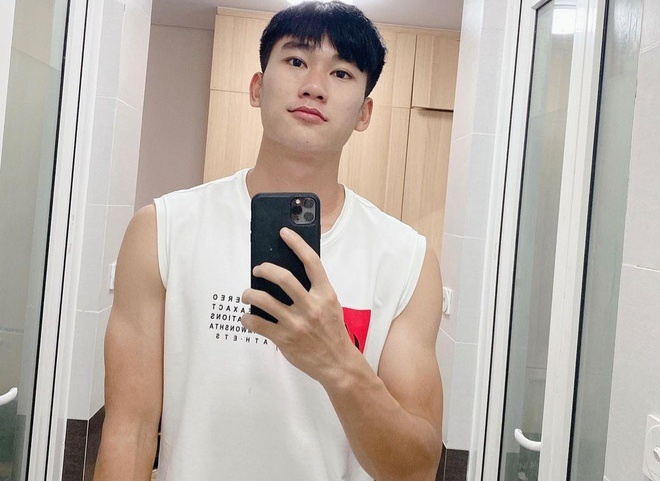 Phong cach doi thuong cua Nham Manh Dung hinh anh